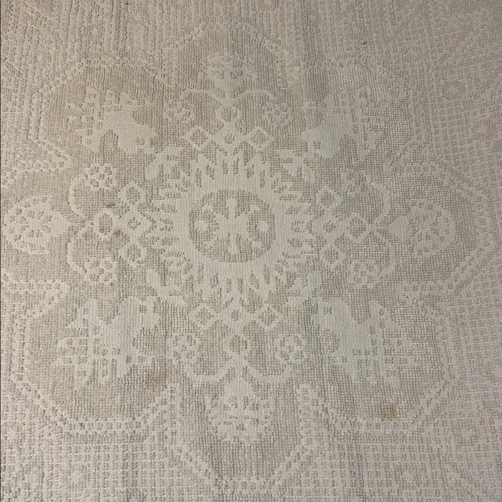 Vintage hobnail bedspread —Queen